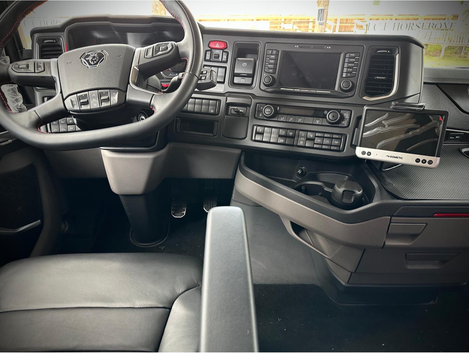 New build Scania Premium Luxury 26-tonne EQ-built horsebox. 5 stall / 6 berth