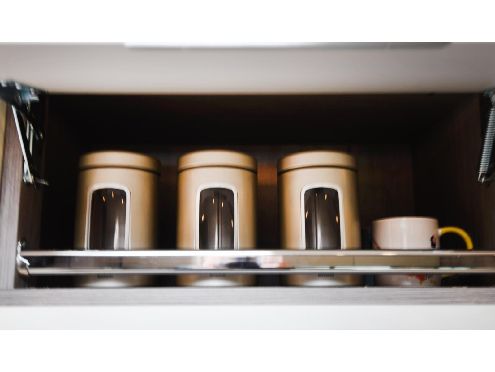 Luxury 18-tonne Scania EQ-built horsebox. 5 stall / 6 berth