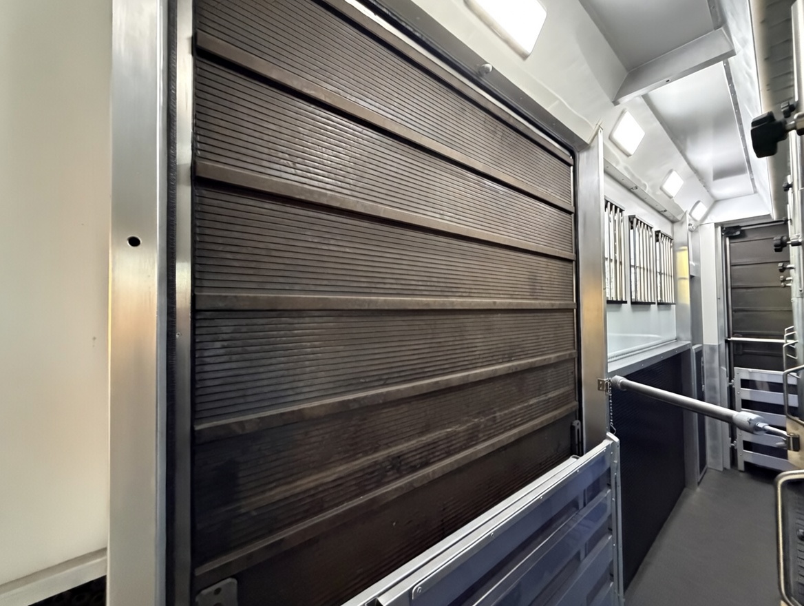 New build LHD Scania S460 Premium Luxury 26-tonne EQ-built horsebox. 6 stall / 6 berth (copy)