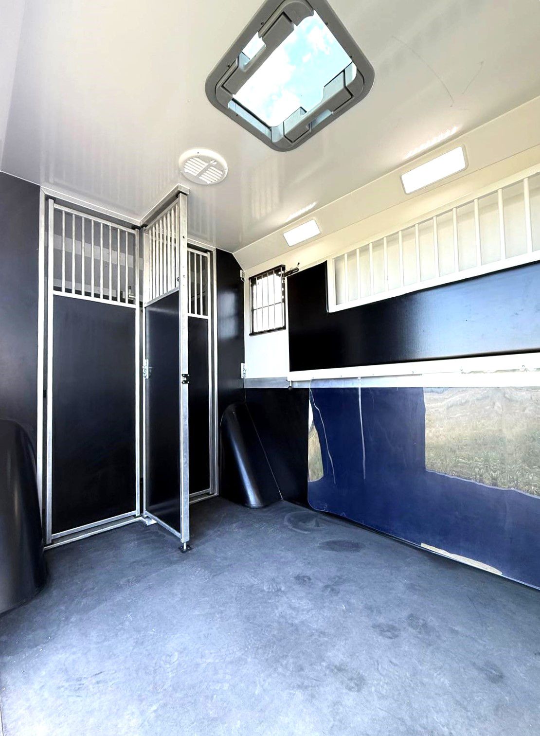 New-build LHD Citroen 3.5-tonne Professional horsebox. 2 stall