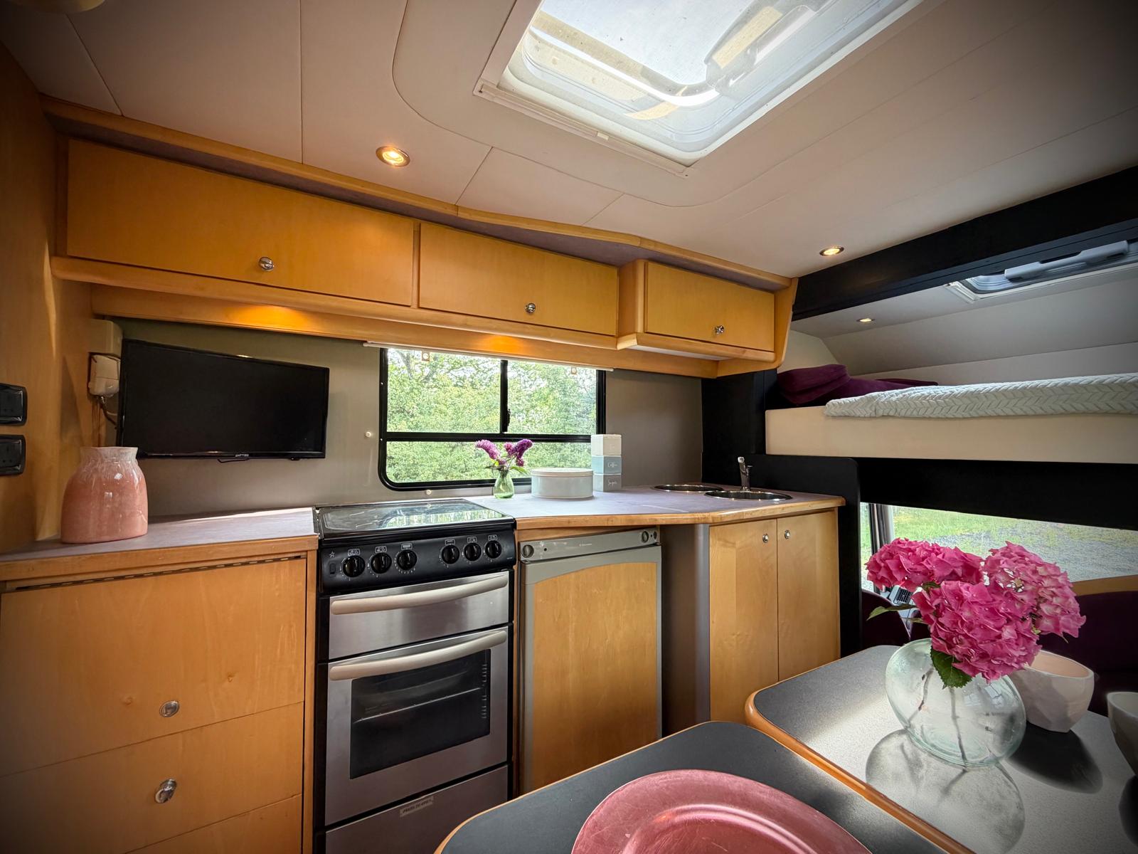 Whittaker 14-tonne 4 large stall 4 berth luxury horsebox