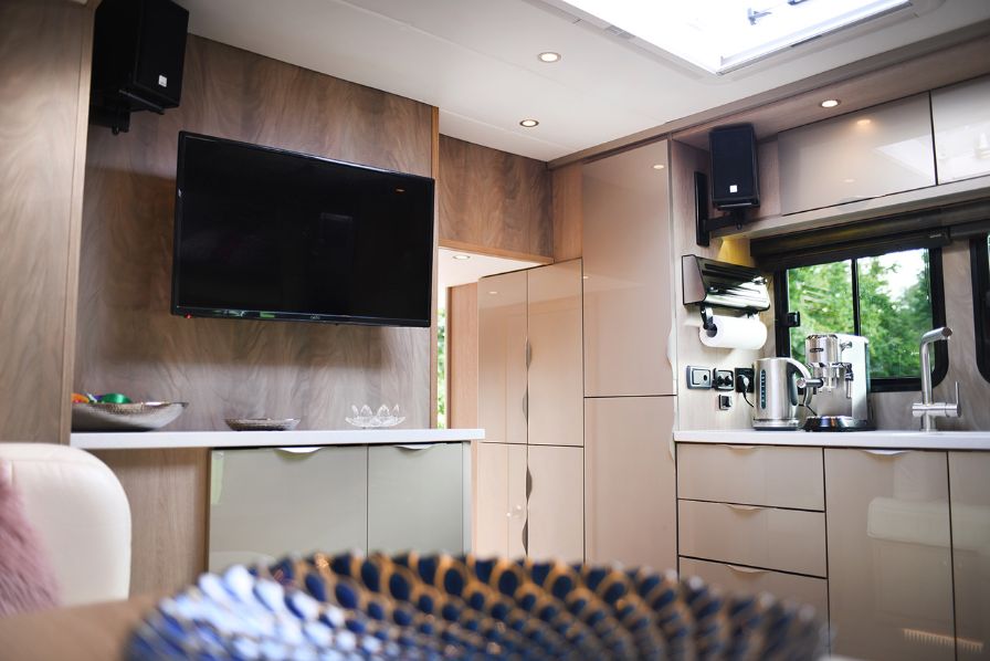 26-tonne, 6 Stall, 6 Berth Scania